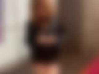 Live cam show with NikiLaduke - Upskirt on sexylive.show