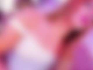 Live cam show with little-cloe - Smoking on Uber Horny