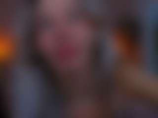 Live cam show with LuluAlise - Skinny on Camsoda