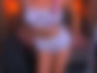 Live cam show with LuluAlise - Moaning on 1on1-livenow