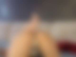 Live cam show with showgerl - Red Hair Lush on friskycurves.com