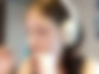 Live cam show with Eva - New Shaved Pussy on realtime-chat