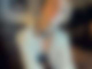 Live cam show with ElenoraMowatt - Blonde Hair on luckytryst.com