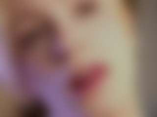 Live cam show with ElenoraMowatt - Moaning on Dolls Live