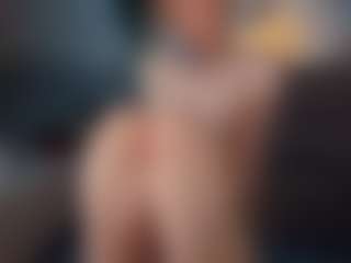 Live cam show with ElenoraMowatt - Skinny on Instabang