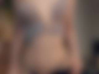 Live cam show with ElenoraMowatt - Skinny on Camming Site
