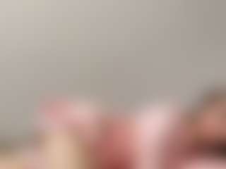 Live cam show with ElsaKisamore - Role Play on AdultVida.com