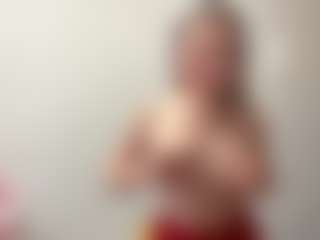 Live cam show with ElsaKisamore - Sexy on Dare Cams