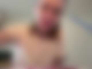 Live cam show with LeonaGoldermann - Body Massage on Milfs Live
