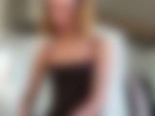 Live cam show with LeonaGoldermann - Gray Eyes on Gym Cam Girls