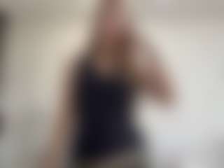 Live cam show with MelaineTosh - Nipple Piercings on Uber Horny