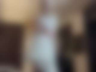Live cam show with Hanna - Ebony Petite on Camsoda