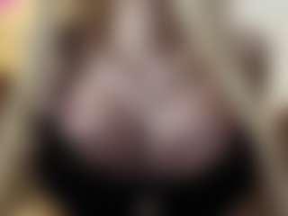 Show de cam en vivo con Hanna - Curvy Small Tits en Camsoda