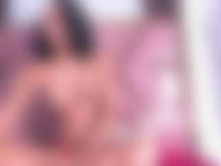 Live cam show with Alma-sweett - Camel Toe on StripNow