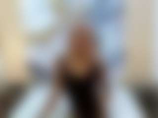 Live cam show with AuroraMilano - Blowjob on AdultVida.com