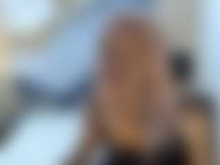 Live cam show with AuroraMilano - Facial on Camming Site