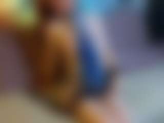 Live cam show with KataleyaOtter - Camel Toe on AdultVida.com