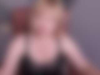 Live cam show with KiraSmiling - College on Camsoda