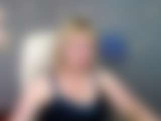 Live cam show with KiraSmiling - Athletic Middle Aged on fuklive.com