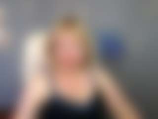 Live cam show with KiraSmiling - Middle Aged on iamadamtest123.com