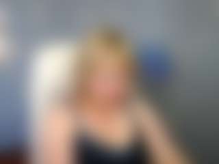 Live cam show with KiraSmiling - Granny on LiveSexCams6