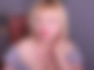 Live cam show with KiraSmiling - Athletic Middle Aged on Mixed Magazine Live