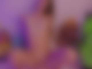 Live cam show with Nora-Vennucci - Thin on Camming Site