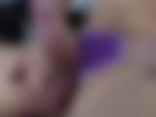 Live cam show with Pearl-sexy - Tease on Mixed Magazine Live