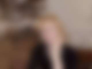Live cam show with AnnitaShadd - Smoking on madthumbs