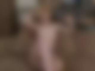 Live cam show with AnnitaShadd - Smoking on madthumbs