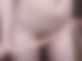 Live cam show with AnnitaShadd - Glasses on Camming Site