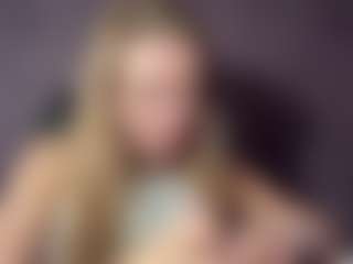 Live cam show with EileenVetere - Fingers on SinfulBabes