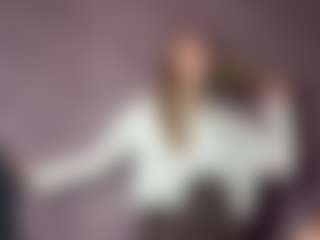 Live cam show with EileenVetere - Blonde Hair Amateur on Dolls Live