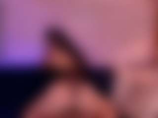 Live cam show with Carolyn-collins - Shaved Pussy on Camsoda