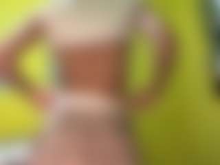Live cam show with DanielaBaibak - Brown Hair on friskycurves.com