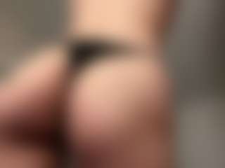 Live cam show with BeaPeria - Skinny on Camsoda