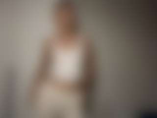 Live cam show with Eve - Green Eyes on makecum.org