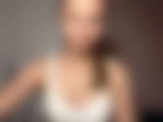 Live cam show with Eve - Green Eyes on PervPlay.com