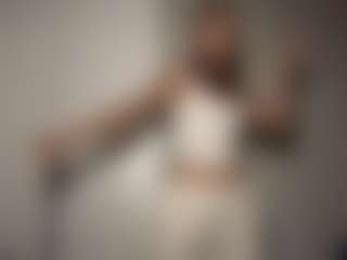 Live cam show with Eve - Green Eyes on SpunkLive