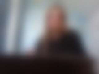 Live cam show with Lora - Average on AdultVida.com