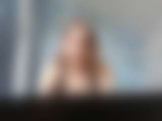 Live cam show with Lora - Athletic on madthumbs