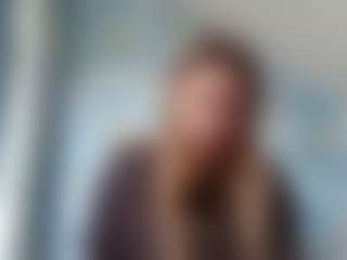 Show de cam en vivo con Lora - Fingering en Camsoda