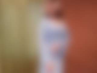 Live cam show with LyndsayDazzi - Brown Hair Petite on Mixed Magazine Live