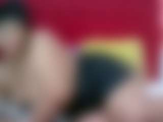 Spettacolo in cam dal vivo con Curvybootyqueenx22 - Moaning su Camsoda