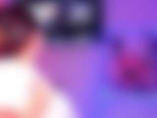 Live cam show with larsonbeverly - Glasses on Camiplay Live