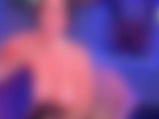 Live cam show with larsonbeverly - Thin on Camiplay Live