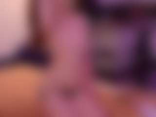Live cam show with Lorenziaa - Straight on intimatelivegirls.com