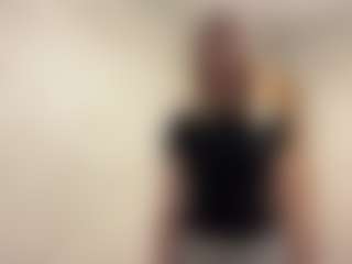 Live cam show with Mia - Bedroom on liverealitysex.com