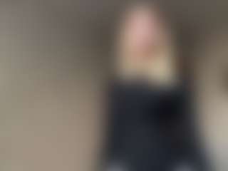 Live cam show with Mia - Genital Piercings on madthumbs