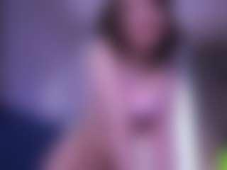 Live cam show with Kate - Petite on CamClone